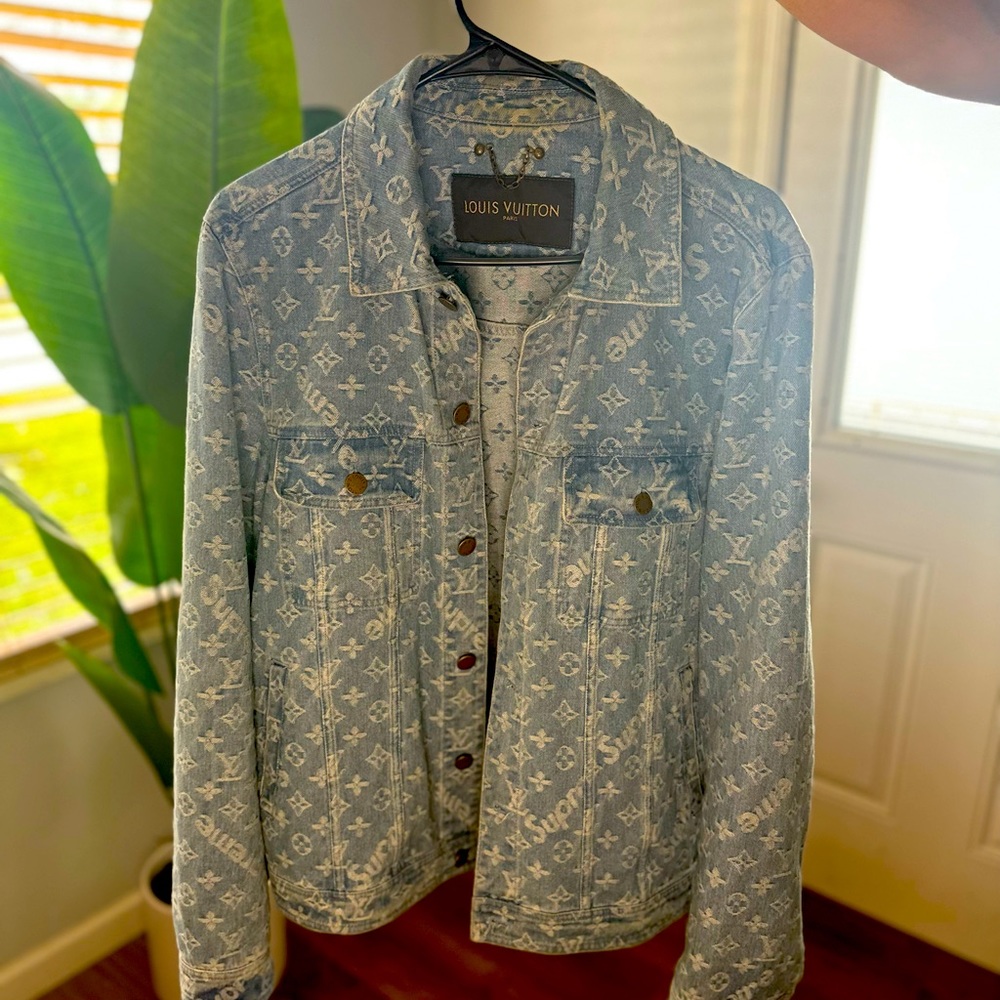 Slightly worn Original Louis Vuitton x Supreme Collaboration Jean jacket!!
